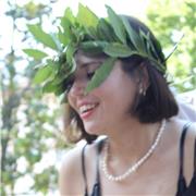 Laureata magistrale in Filosofia e Storia impartisce lezioni presenziali e online